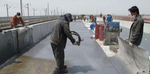 京滬高冬季噴涂聚脲防水施工技術(圖2) 聚脲噴涂機
