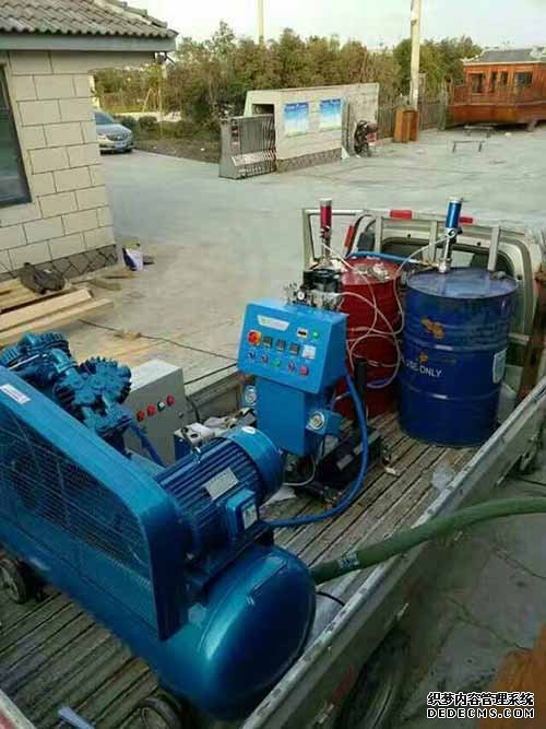 聚脲噴涂設(shè)備室外施工