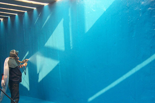 水池防水怎么做?水池做防水施工隊(duì)用噴涂機(jī)(圖3) 水池做防水施工