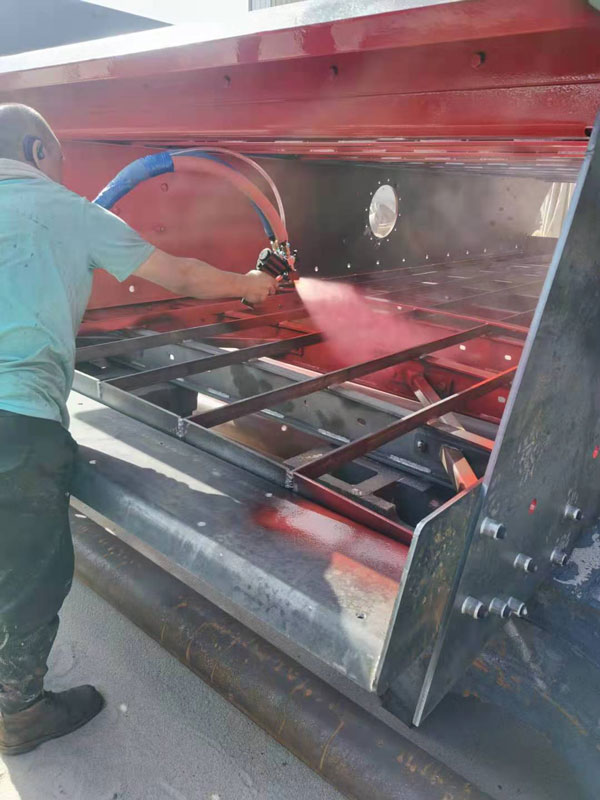 礦山設備耐磨用哪種涂料(圖3) 礦山設備的耐磨防腐噴涂聚脲材料案例