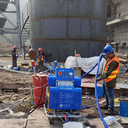 噴涂聚脲防腐設(shè)備 除鹽水箱噴涂怎么樣(圖2) 除鹽水箱噴涂聚脲防腐