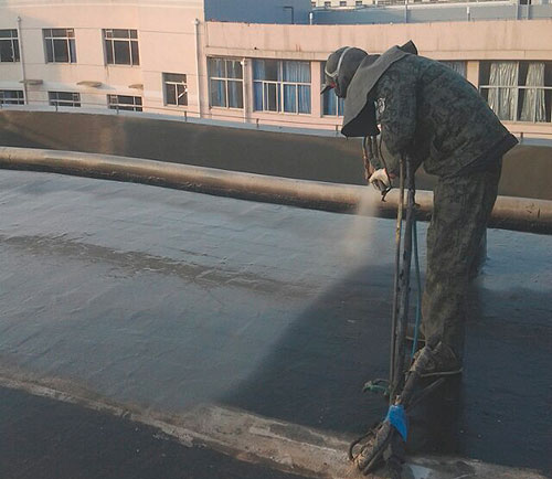 防腐設(shè)計規(guī)劃的中噴涂聚脲運用十分普遍(圖1) 儲罐防腐聚脲噴涂施工案例